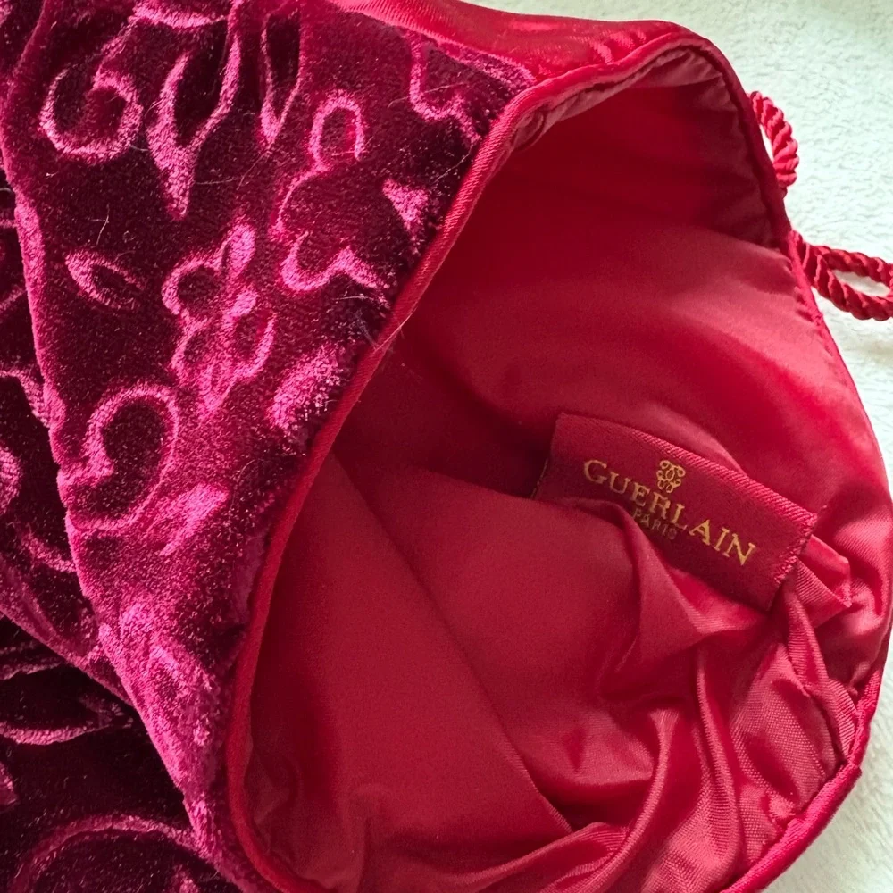 GUERLAIN Make up Bag with Shiseido Ultimune & Lipstick Collection - Picture 5 of 6